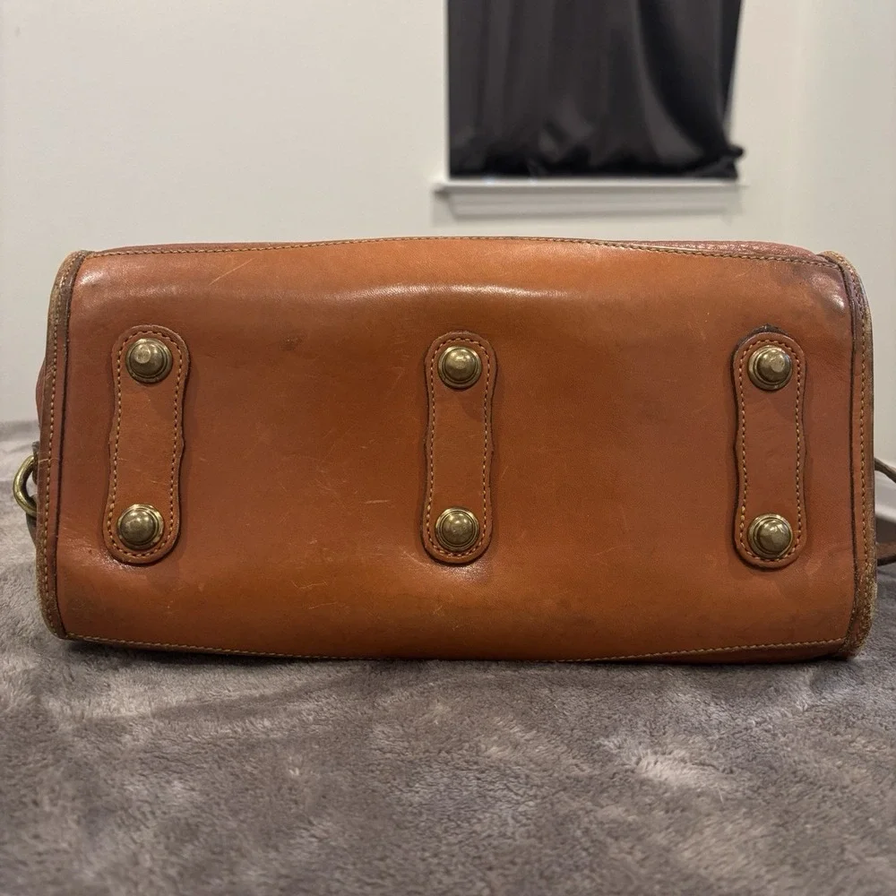 Dooney & Bourke flaws missing